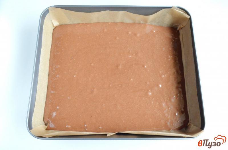 Фото приготовление рецепта: Шоколадные пирожные со вкусом миндаля шаг №8