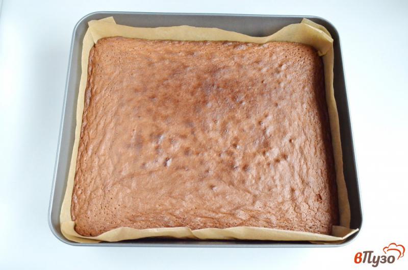 Фото приготовление рецепта: Шоколадные пирожные со вкусом миндаля шаг №10