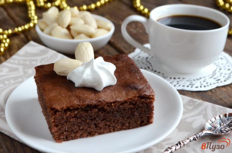 Фото приготовление рецепта: Шоколадные пирожные со вкусом миндаля шаг №13