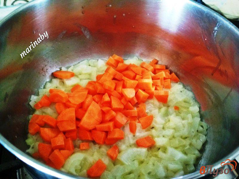 Фото приготовление рецепта: Суп-пюре с тыквой, овощами и чипсами из шампиньонов шаг №3