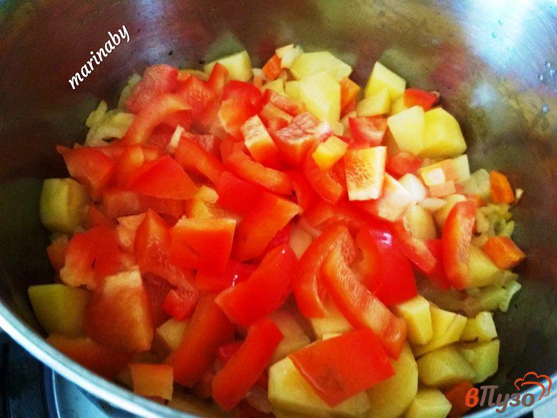 Фото приготовление рецепта: Суп-пюре с тыквой, овощами и чипсами из шампиньонов шаг №4