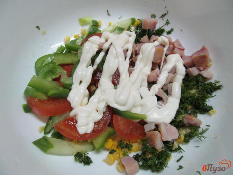 Фото приготовление рецепта: Весенний салат с копченой курицей шаг №4