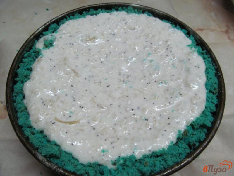 Фото приготовление рецепта: Бисквитный торт с кремом из сметаны шаг №17