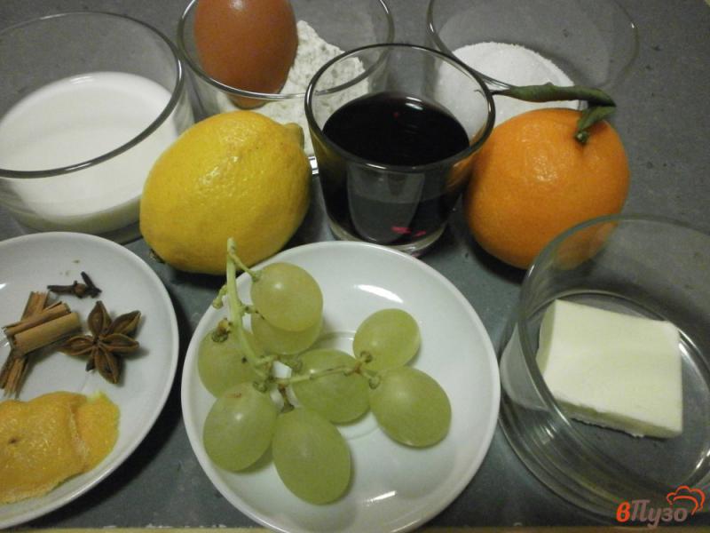 Фото приготовление рецепта: Блины с виноградом под винным соусом шаг №1