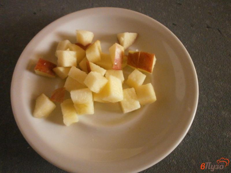 Фото приготовление рецепта: Печень с яблоками и печеным луком шаг №2