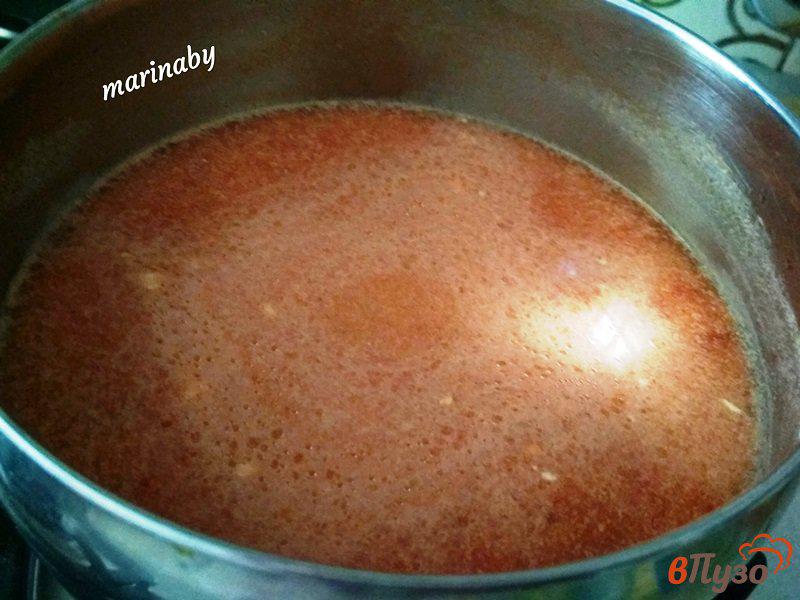 Фото приготовление рецепта: Томатный суп с макаронами шаг №5