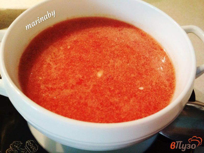 Фото приготовление рецепта: Томатный суп с макаронами шаг №8