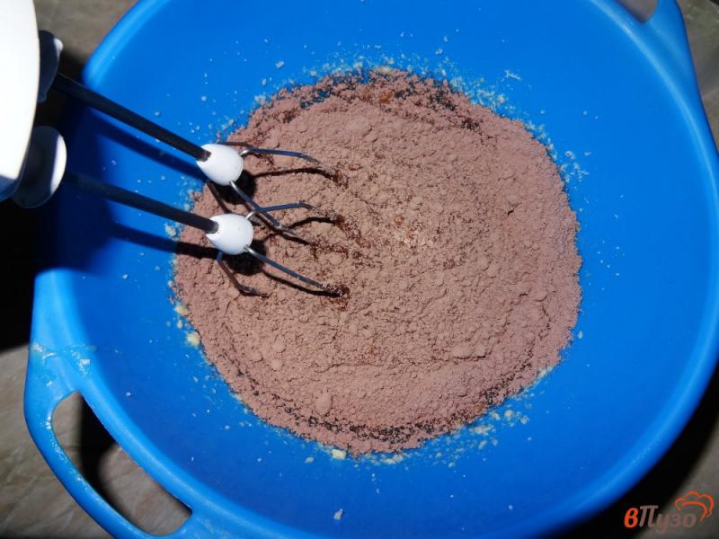 Фото приготовление рецепта: Очень шоколадные кексы шаг №5