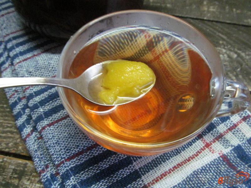 Фото приготовление рецепта: Вишнево-мятный чай шаг №4