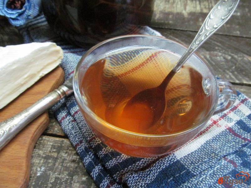 Фото приготовление рецепта: Вишнево-мятный чай шаг №5
