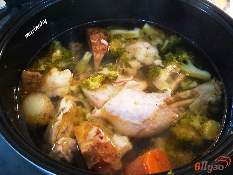 Фото приготовление рецепта: Суп-пюре из брокколи и цветной капусты с курицей шаг №7