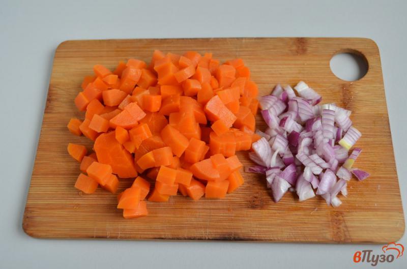 Фото приготовление рецепта: Салат с кукурузой и фасолью шаг №2
