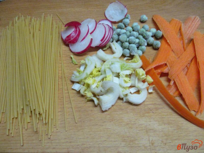 Фото приготовление рецепта: Салат с пастой и полезными овощами шаг №1