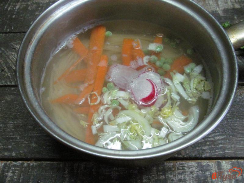 Фото приготовление рецепта: Салат с пастой и полезными овощами шаг №2