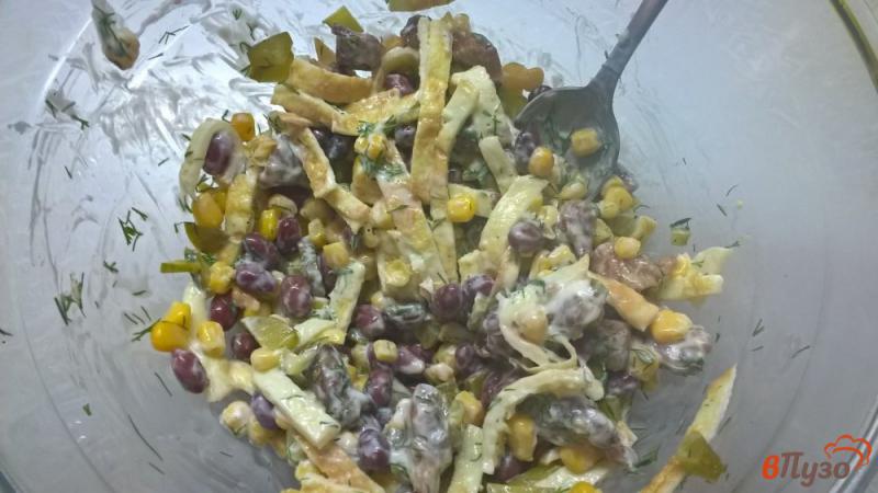 Фото приготовление рецепта: Салат с индейкой и фасолью шаг №5