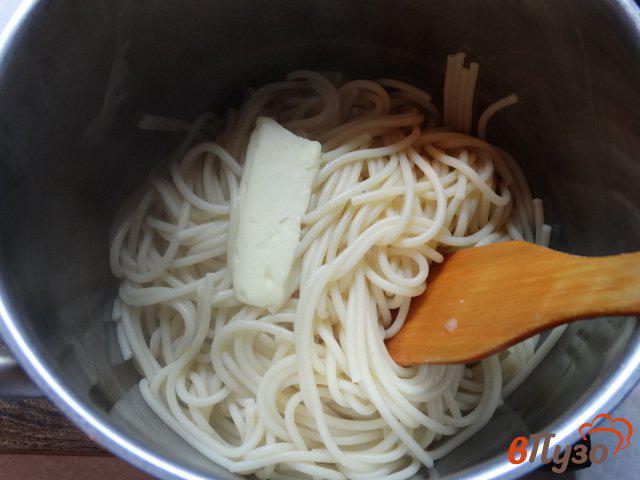 Фото приготовление рецепта: Спагетти с курицей и томатным соусом шаг №6
