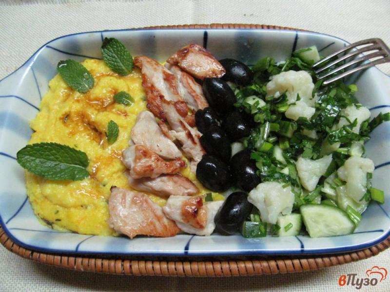 Фото приготовление рецепта: «Миска разнообразия» из поленты с курицей и овощами шаг №6