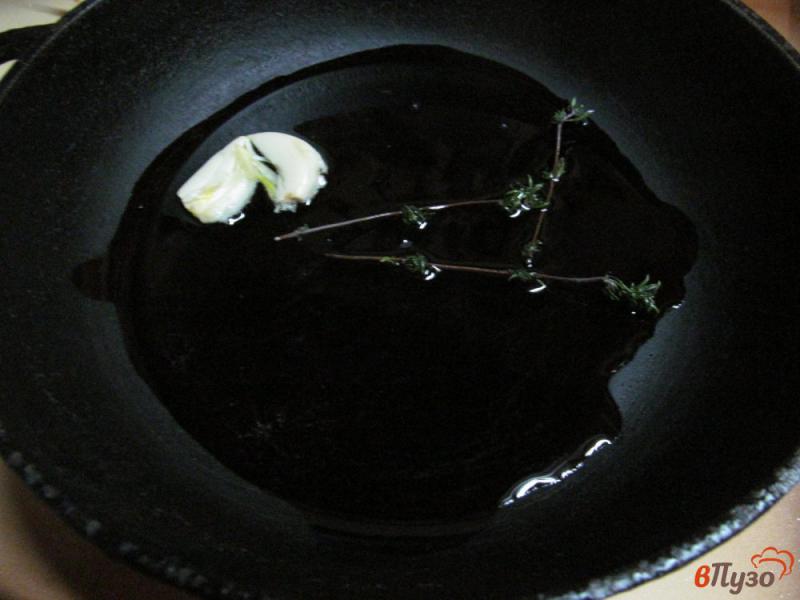 Фото приготовление рецепта: Салат из пекинской капусты с сухариками шаг №1