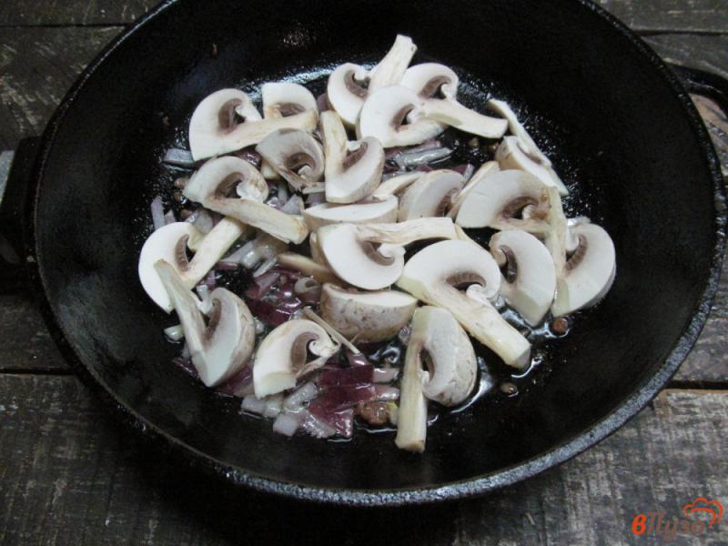 Фото приготовление рецепта: Паста с фрикадельками в грибном соусе шаг №4