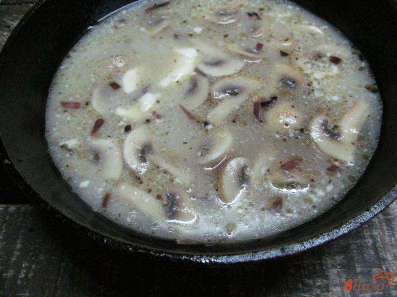 Фото приготовление рецепта: Паста с фрикадельками в грибном соусе шаг №5
