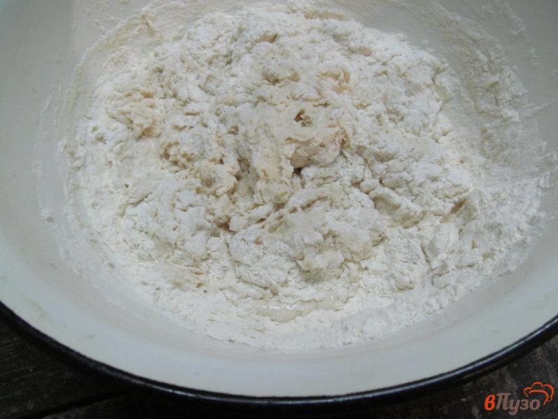 Фото приготовление рецепта: Духовые пирожки с капустой и грибами шаг №3