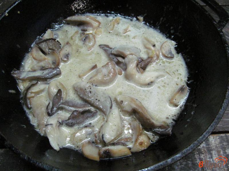 Фото приготовление рецепта: Полента с грибами и моцареллой шаг №4