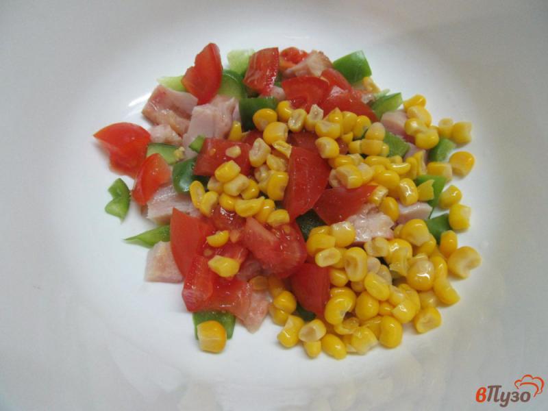 Фото приготовление рецепта: Салат «Пестрый» из овощей и курицей шаг №5