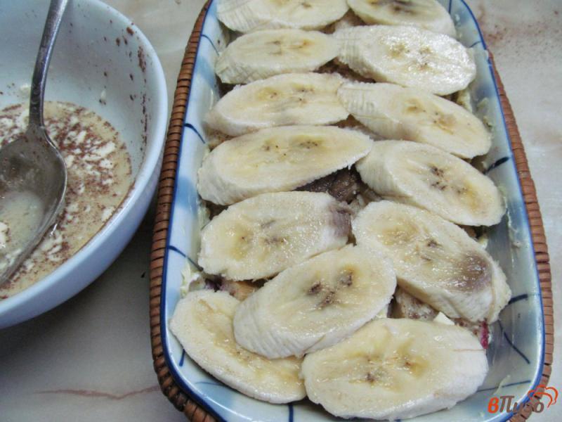 Фото приготовление рецепта: Сладкая запеканка из хлеба и банана шаг №3