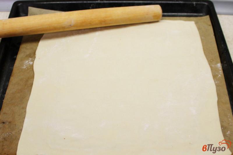 Фото приготовление рецепта: Слоеный пирог с мясным фаршем и капустой шаг №4