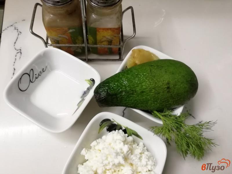 Фото приготовление рецепта: Закусочные тарталетки с авокадо и творогом шаг №1