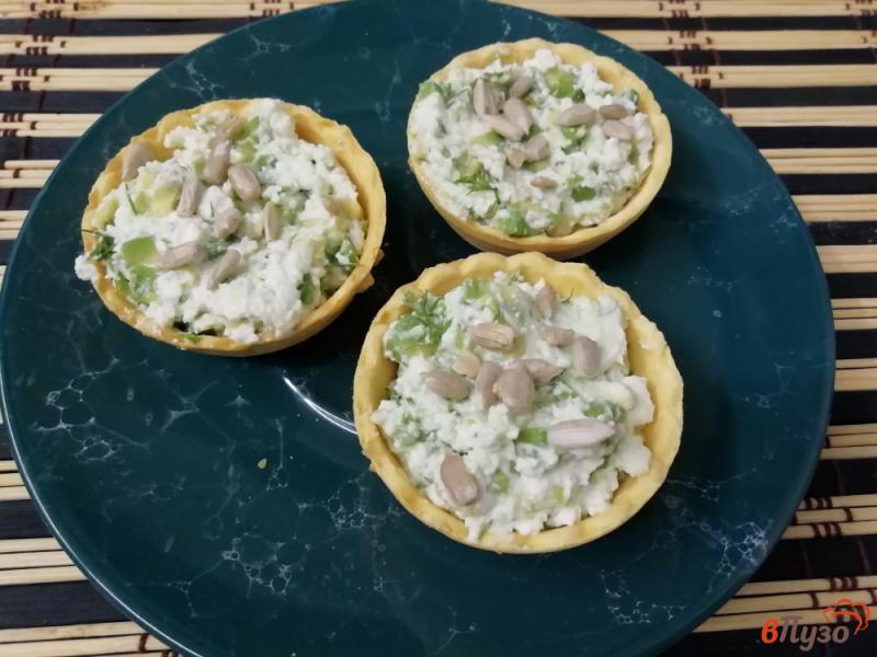 Фото приготовление рецепта: Закусочные тарталетки с авокадо и творогом шаг №3