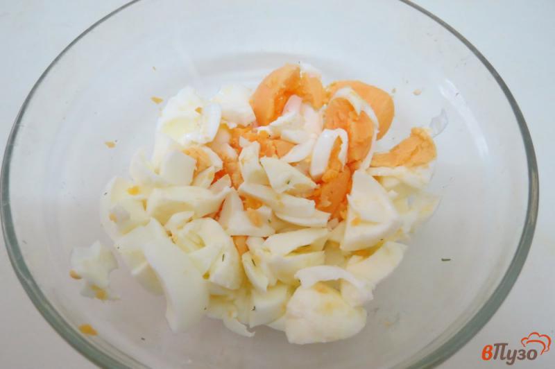 Фото приготовление рецепта: Яйца, жаренные в скорлупе (Jajka smazone w skorupkach) шаг №5