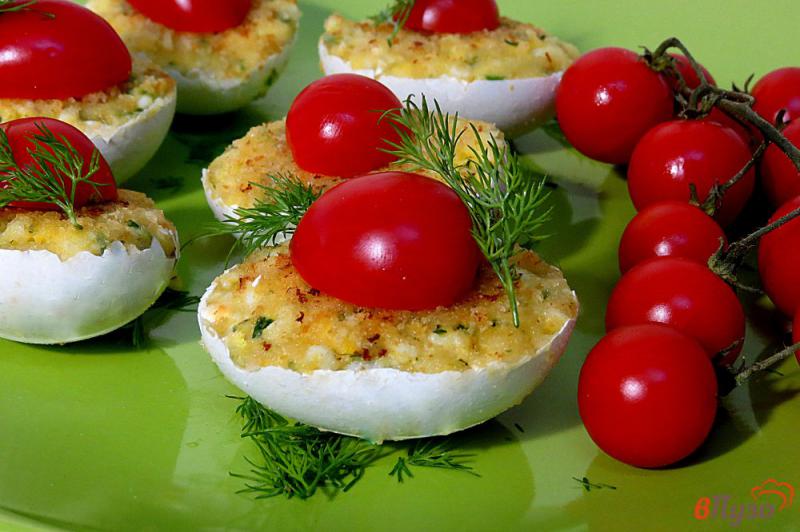 Фото приготовление рецепта: Яйца, жаренные в скорлупе (Jajka smazone w skorupkach) шаг №13