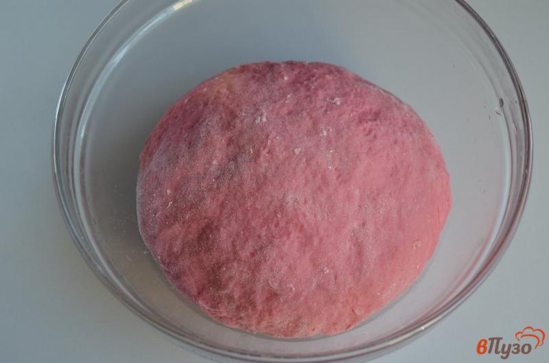 Фото приготовление рецепта: Розовые плюшки шаг №7