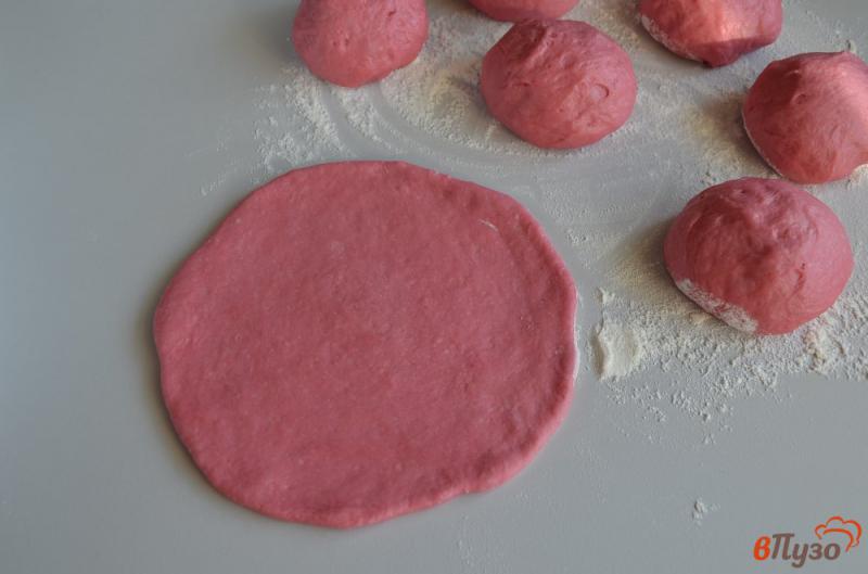 Фото приготовление рецепта: Розовые плюшки шаг №10