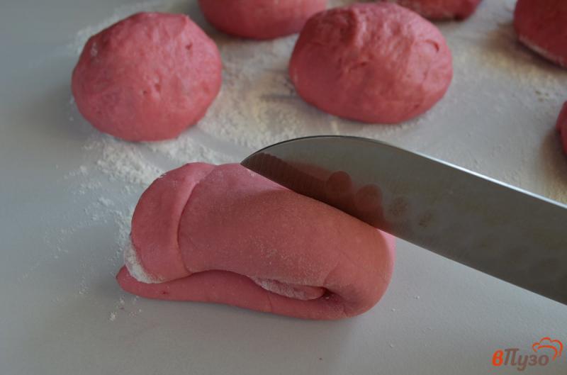 Фото приготовление рецепта: Розовые плюшки шаг №14