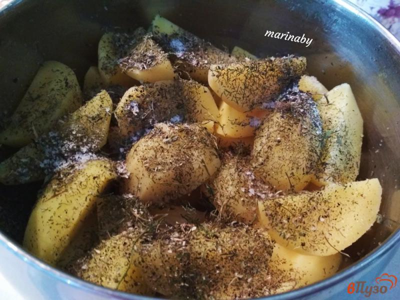 Фото приготовление рецепта: Запеченный картофель с прованскими травами шаг №3