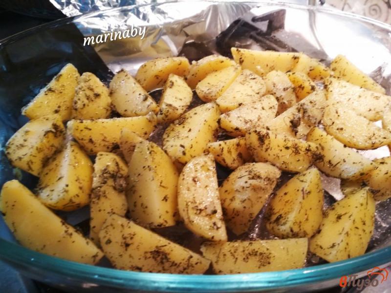 Фото приготовление рецепта: Запеченный картофель с прованскими травами шаг №4