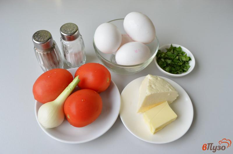 Фото приготовление рецепта: Яичница с помидорами и базиликом шаг №1