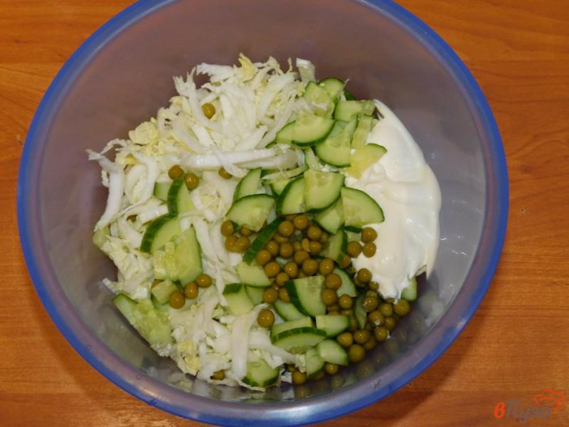 Фото приготовление рецепта: Зеленый салат с горошком шаг №3