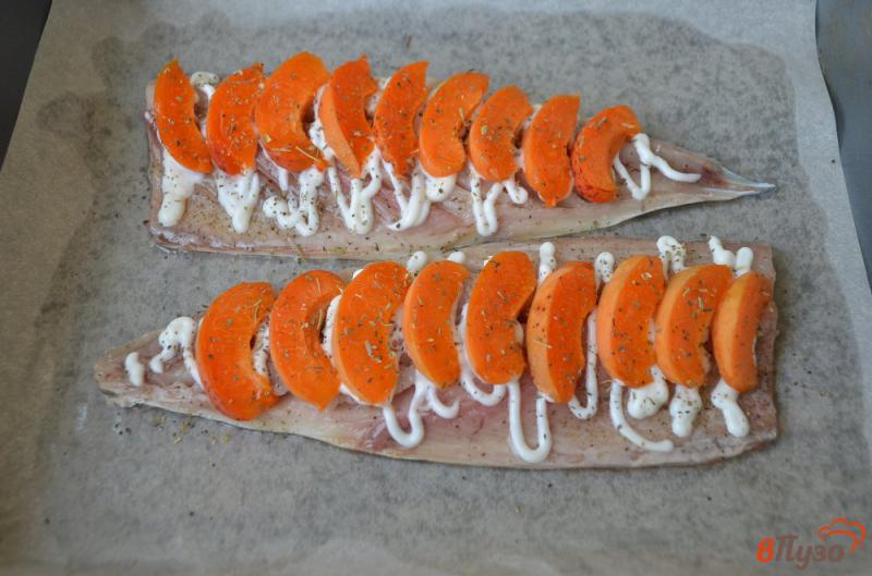 Фото приготовление рецепта: Скумбрия, запеченная с абрикосами шаг №4