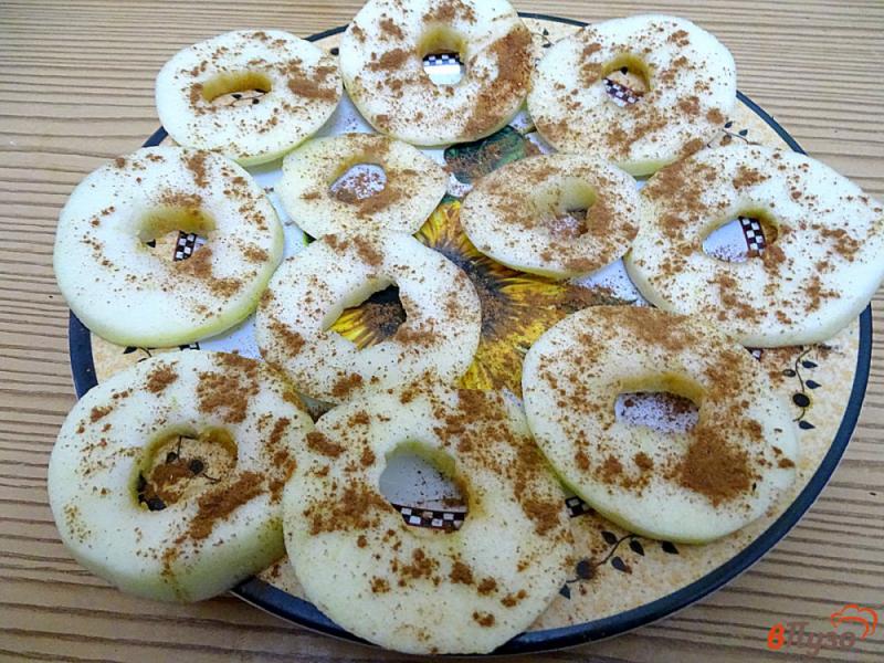 Фото приготовление рецепта: Яблоки в *шубке* шаг №7