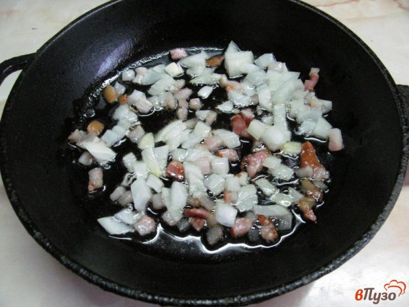 Фото приготовление рецепта: Тушеный картофель с овощами на беконе шаг №1