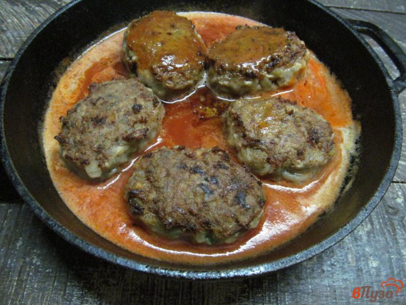 Фото приготовление рецепта: Котлеты с булгуром в томатном соусе шаг №8