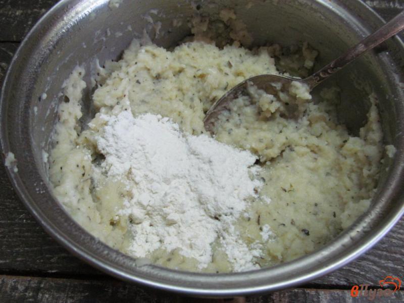 Фото приготовление рецепта: Рулет из картофеля с салями шаг №3