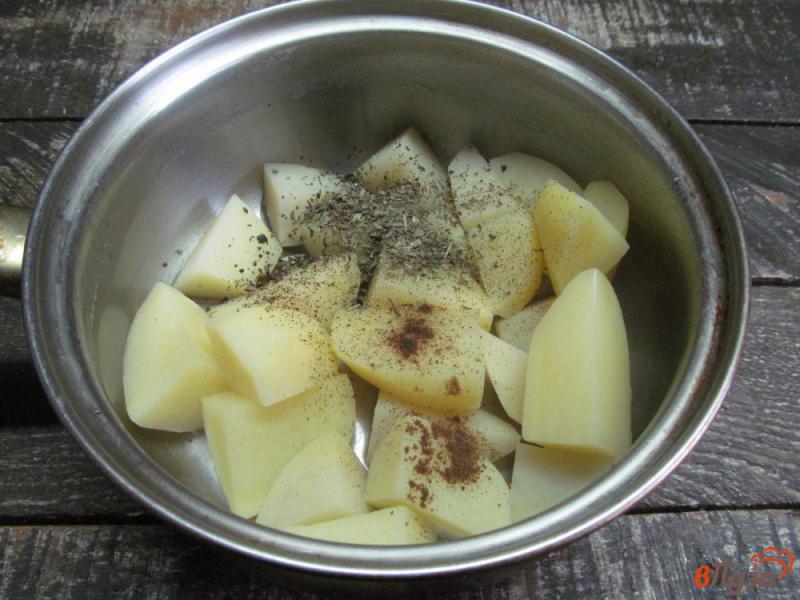 Фото приготовление рецепта: Рулет из картофеля с салями шаг №2