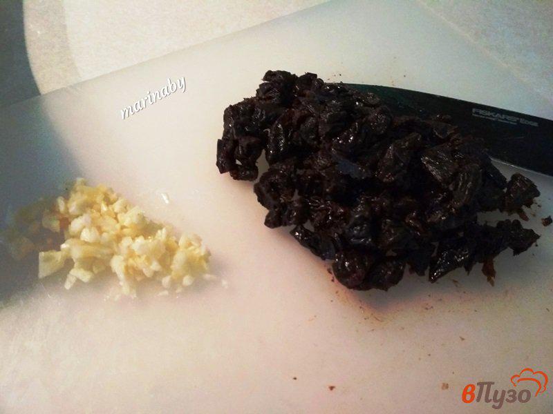Фото приготовление рецепта: Салат из свеклы и фасолью шаг №4