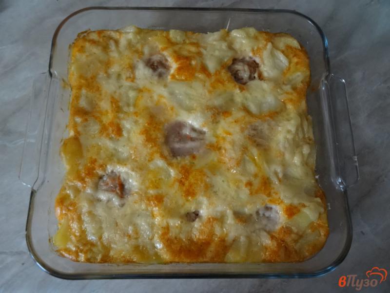 Фото приготовление рецепта: Картофельная запеканка с мясными тефтелями шаг №10