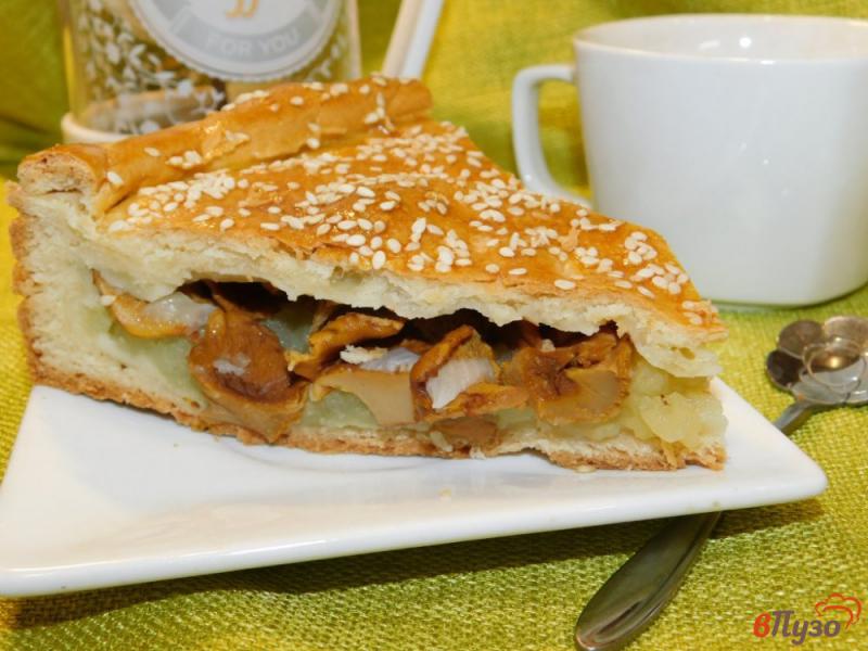 Фото приготовление рецепта: Пирог с картофелем и грибами шаг №6