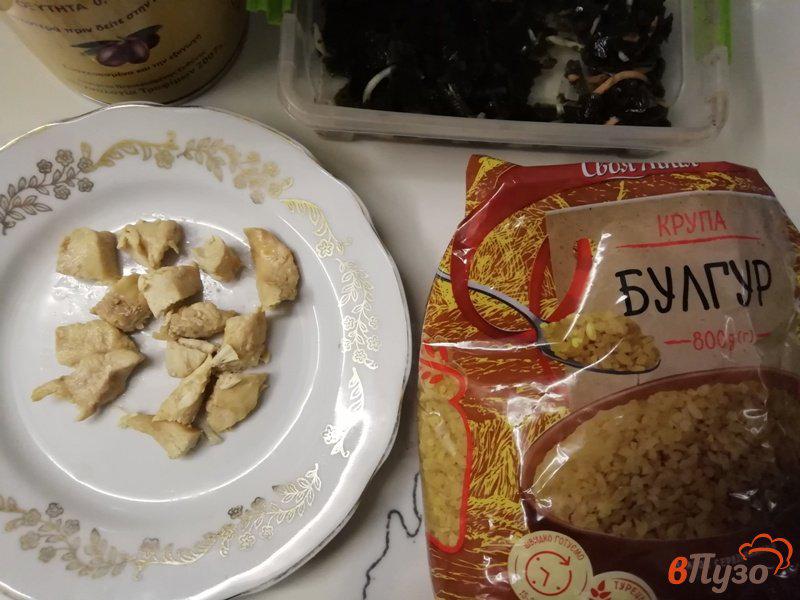 Фото приготовление рецепта: Булгур с морской капустой и куриным филе шаг №1